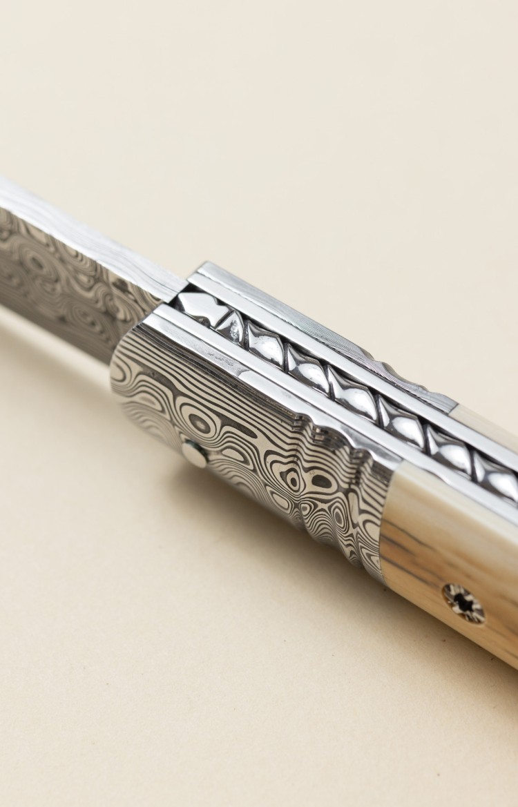 L'Alios, exceptional knife with mammoth ivory handle and damascus blade