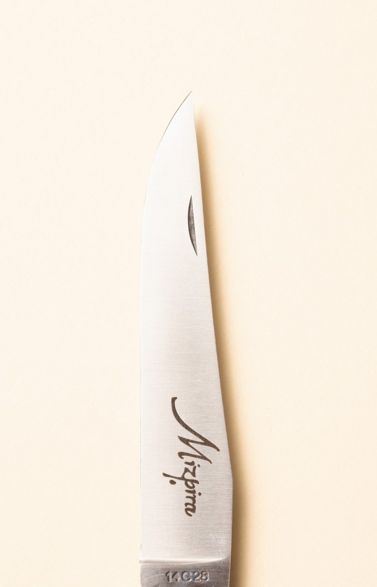 Photo de la lame de Mizpira, couteau artisanal  basque en néflier