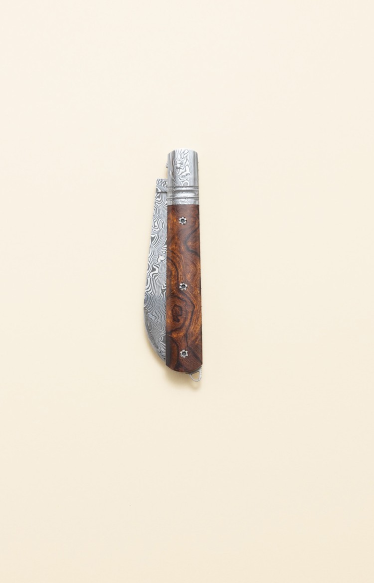 Photo de l'Alios, couteau de poche en bois de fer d'Arizona, lame et mitre damas