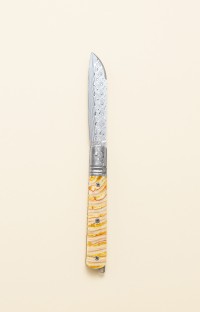 Alios, couteau de poche en molaire de mammouth et lame damas Alios, couteau de poche en molaire de mammouth et lame damas
