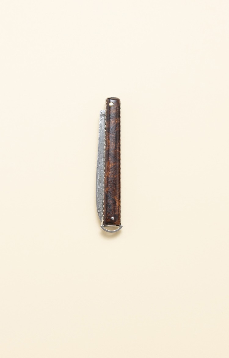 Photo de Artzaina, couteau artisanal basque en bois de fer d'Arizona et lame damas fermée