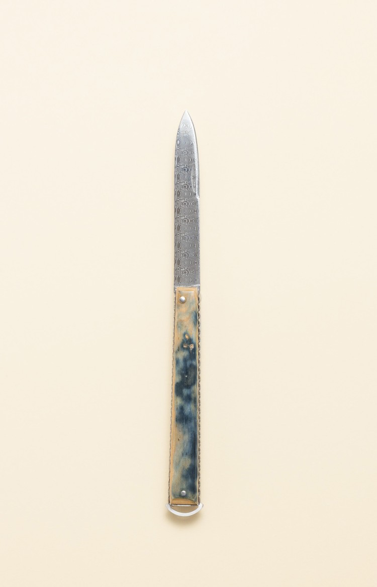 Artzaina couteau pliant en ivoire de mammouth bleu et lame damas