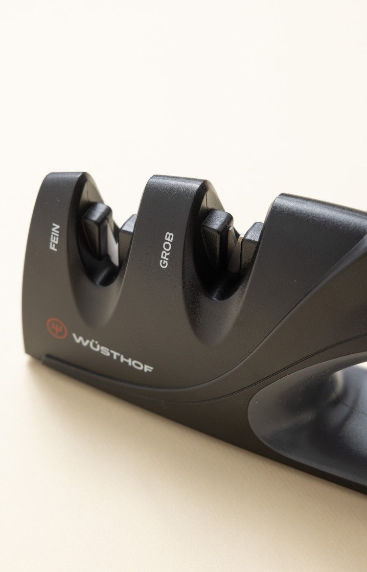 Photo de Auiguiseur double céramique & tungstène Wusthof, plan rapproché, vue sur céramique et tungstène