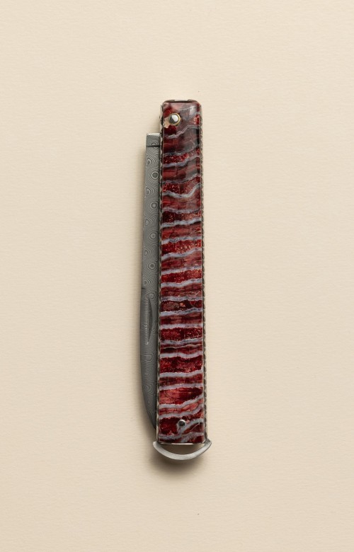 Artzaina, "Le berger", couteau de poche en molaire de mammouth rouge et lame acier damas, lame fermée