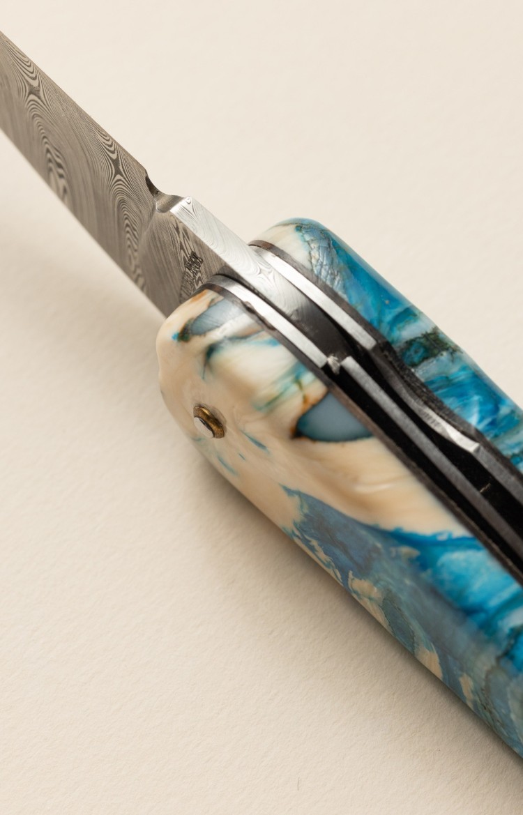 Bixia - couteau de collection artisanal basque en molaire de mammouth bleue