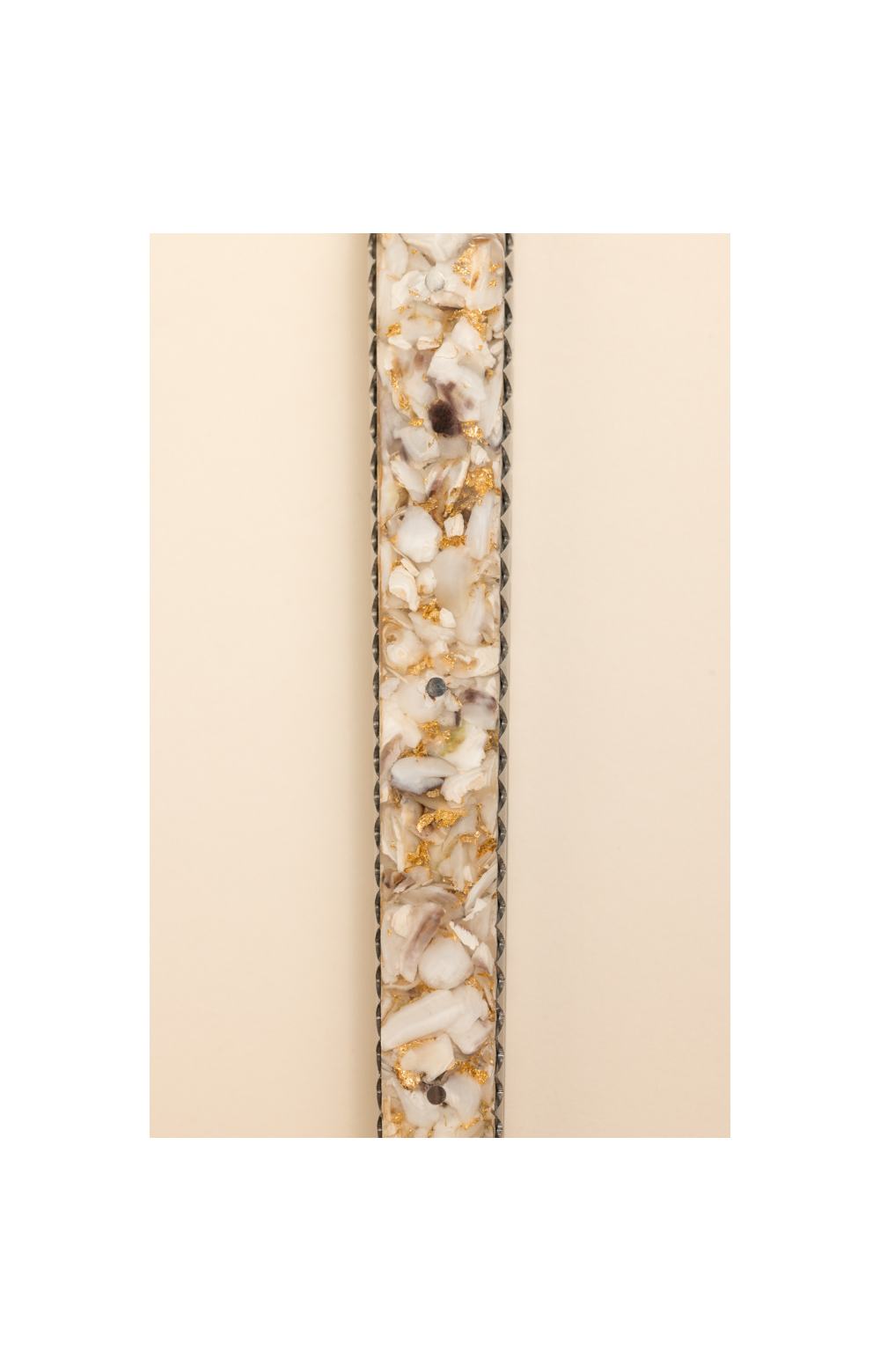 Taldea, couteau de table en coquilles d'huîtres et feuilles d'or