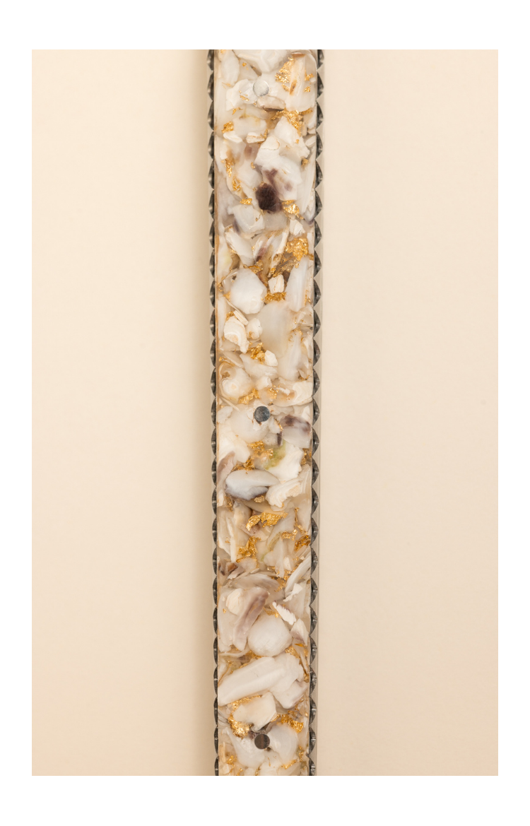 Taldea, couteau de table en coquilles d'huîtres et feuilles d'or