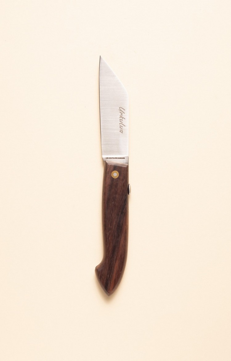 Photo du couteau artisanal basque Urkulua, le couteau des bergers basques en palissandre, lame ouverte
