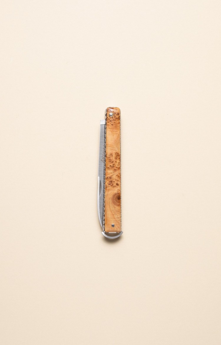Photo de Artzaina, couteau authentique basque en genévrier, lame fermée