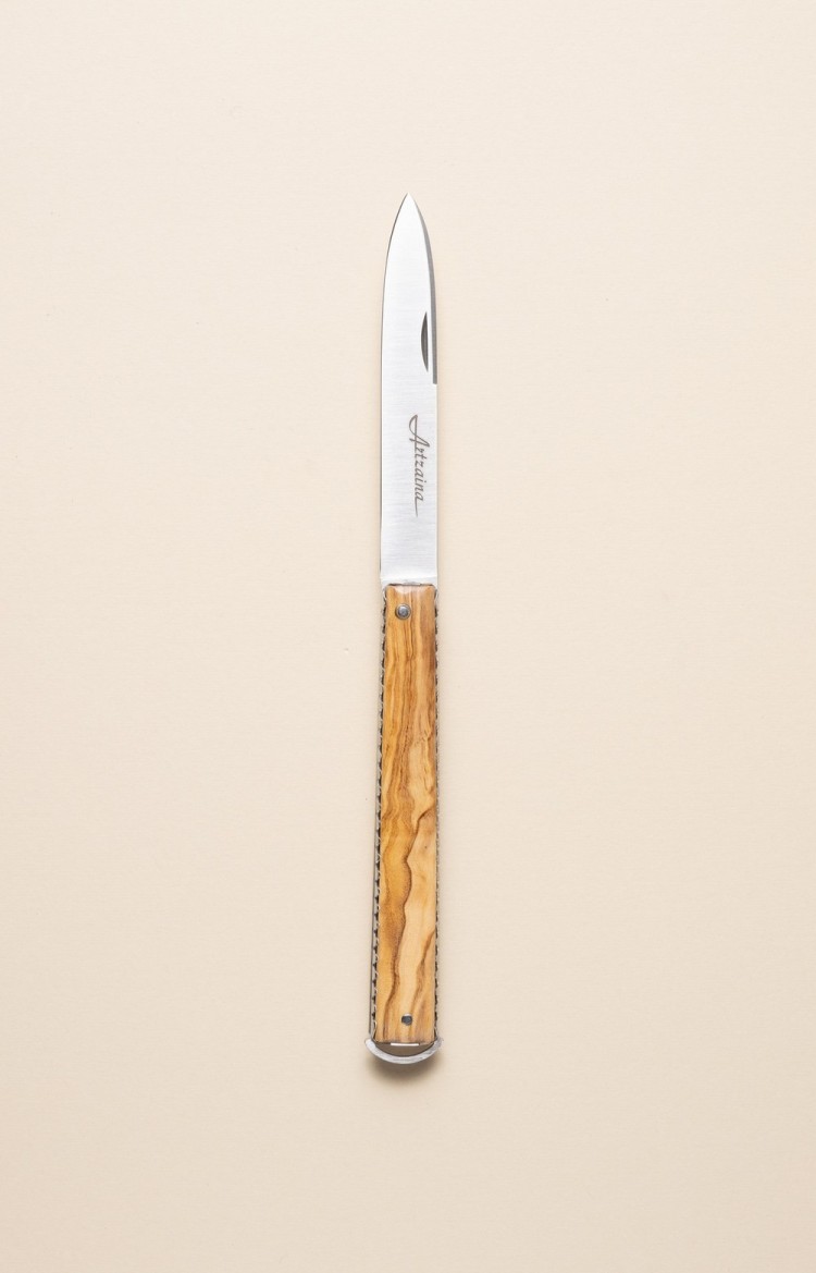 Photo de Artzaina, couteau authentique basque en olivier, lame ouverte