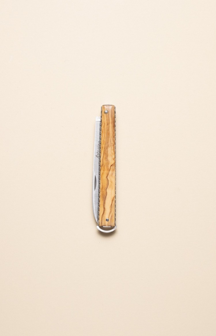 Photo de Artzaina, couteau authentique basque en olivier, lame fermée