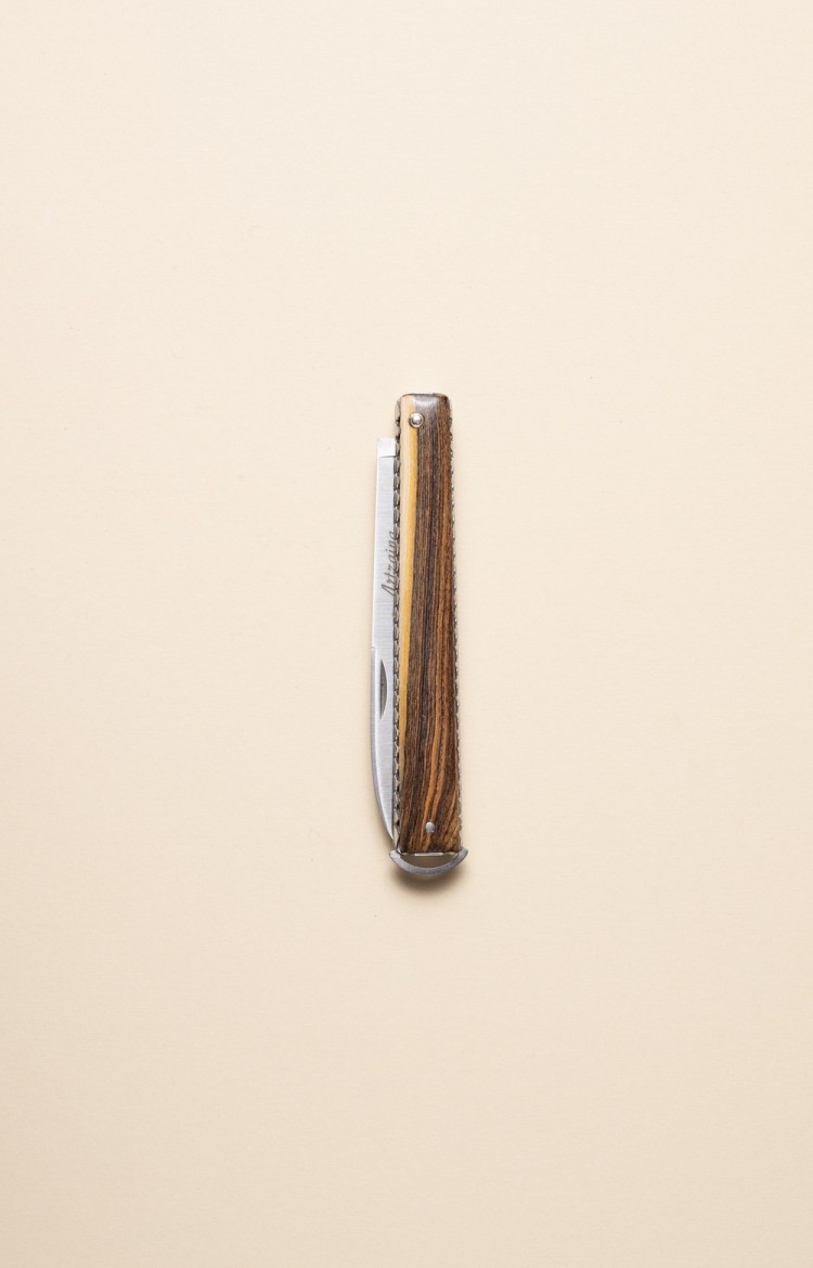Photo de Artzaina, couteau authentique basque en pistachier, lame fermée