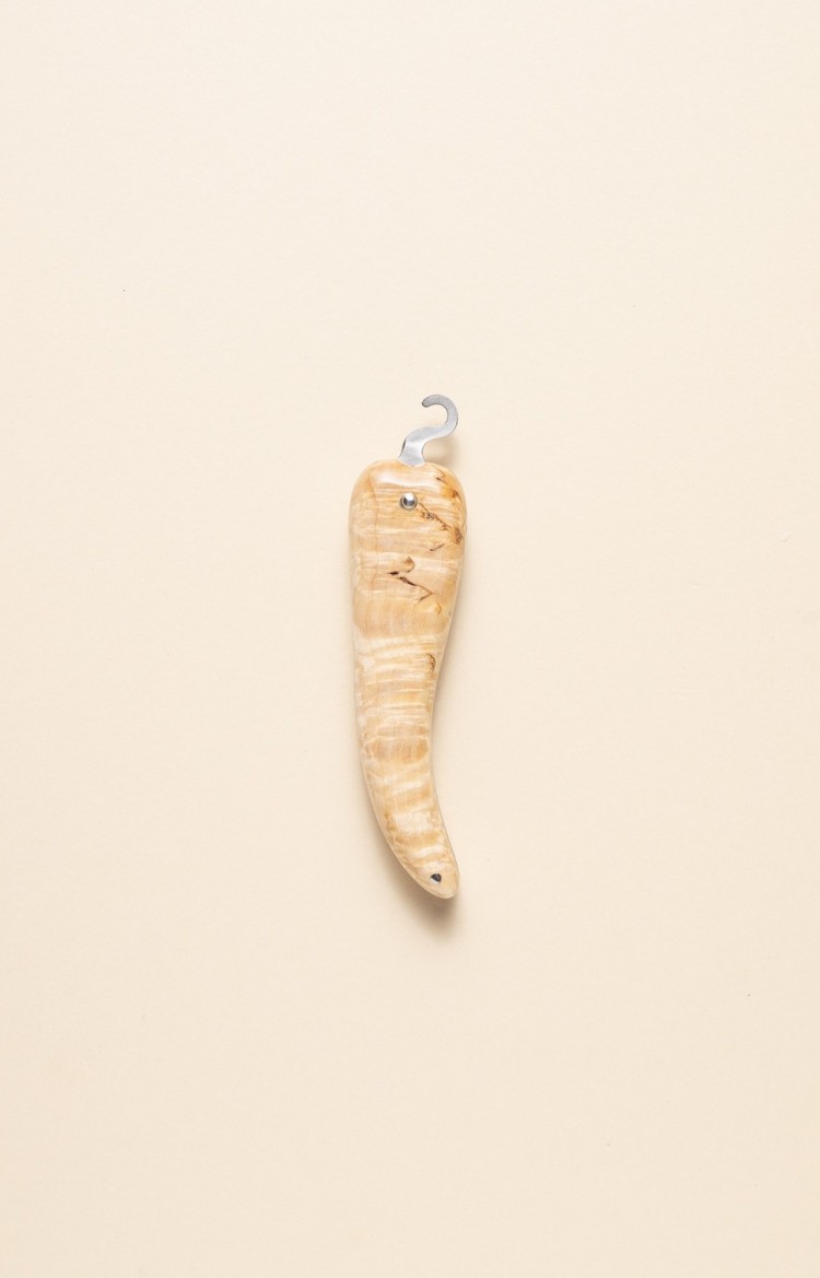Photo de Bixia couteau artisanal basque en forme de piment d'Espelette en bois de bouleau