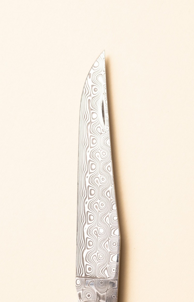 Photo de la lame damas du couteau artisanal Mizpira