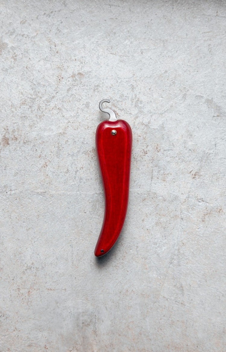 Photo de Bixia couteau artisanal basque en forme de piment d'Espelette rouge
