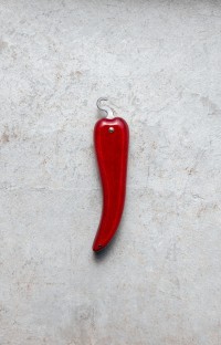 Photo de Bixia couteau artisanal basque en forme de piment d'Espelette rouge Photo de Bixia couteau artisanal basque en forme de piment d'Espelette rouge