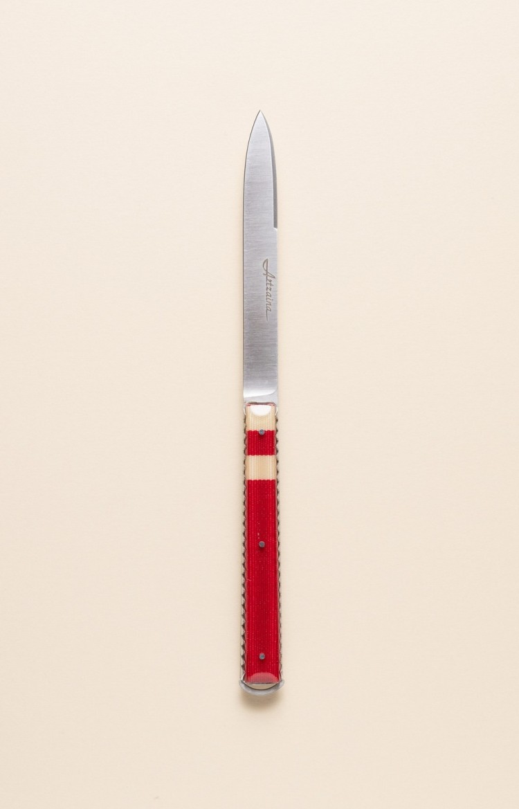Photo de Artzaina, couteau artisanal en linge basque rouge avec deux bandes blanches
