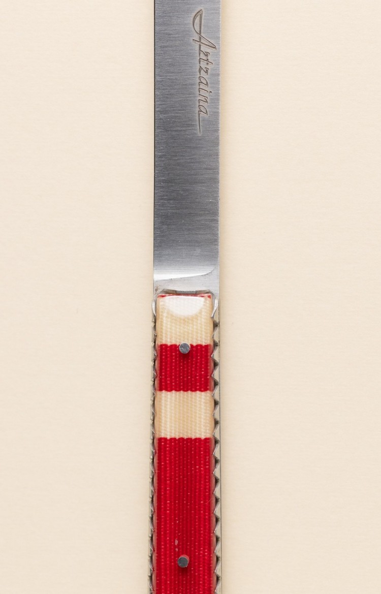 Artzaina, table knife made out of basque table linen