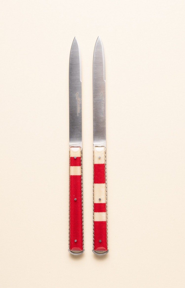 Photo de Artzaina, couteau artisanal en linge basque rouge en plusieurs déclinaisons
