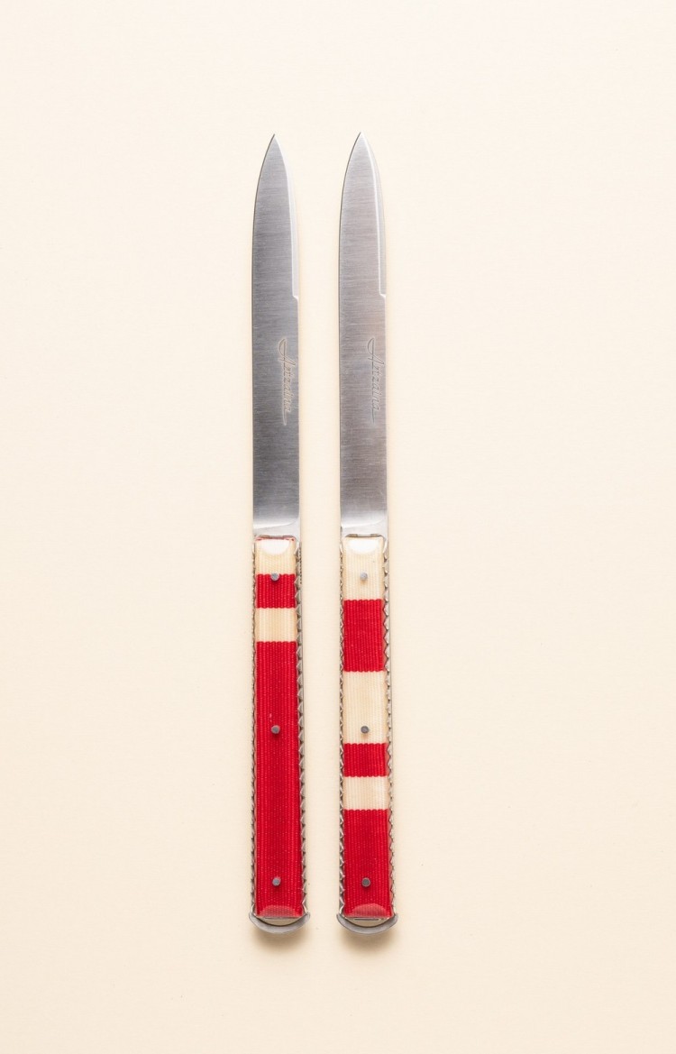 Artzaina, table knife made out of basque table linen