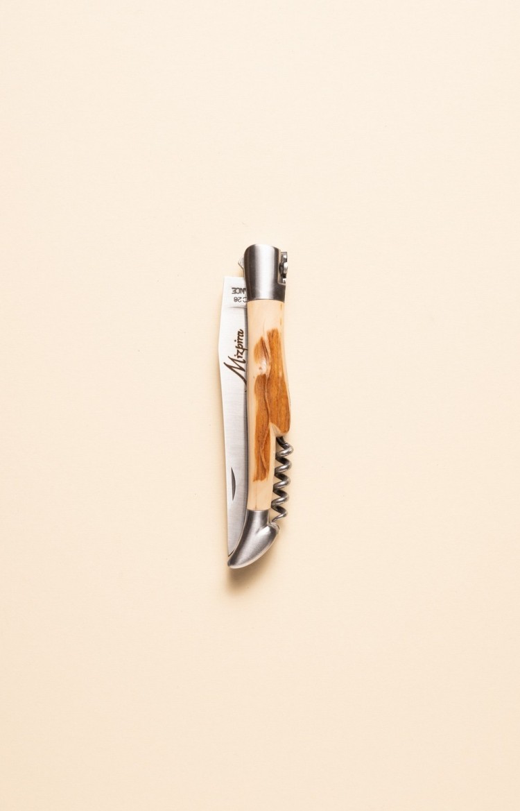 Photo de Mizpira, couteau basque en néflier avec tire-bouchon