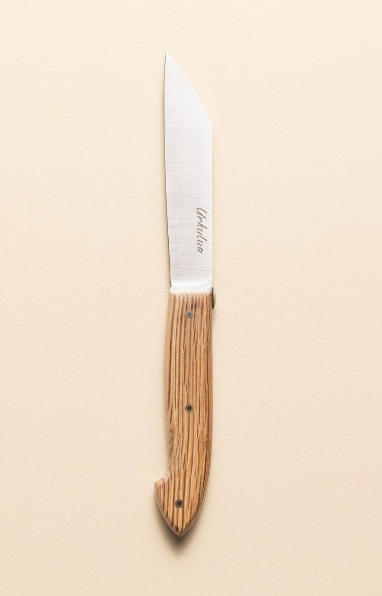Photo de Urkulua, couteau de table en chêne vert
