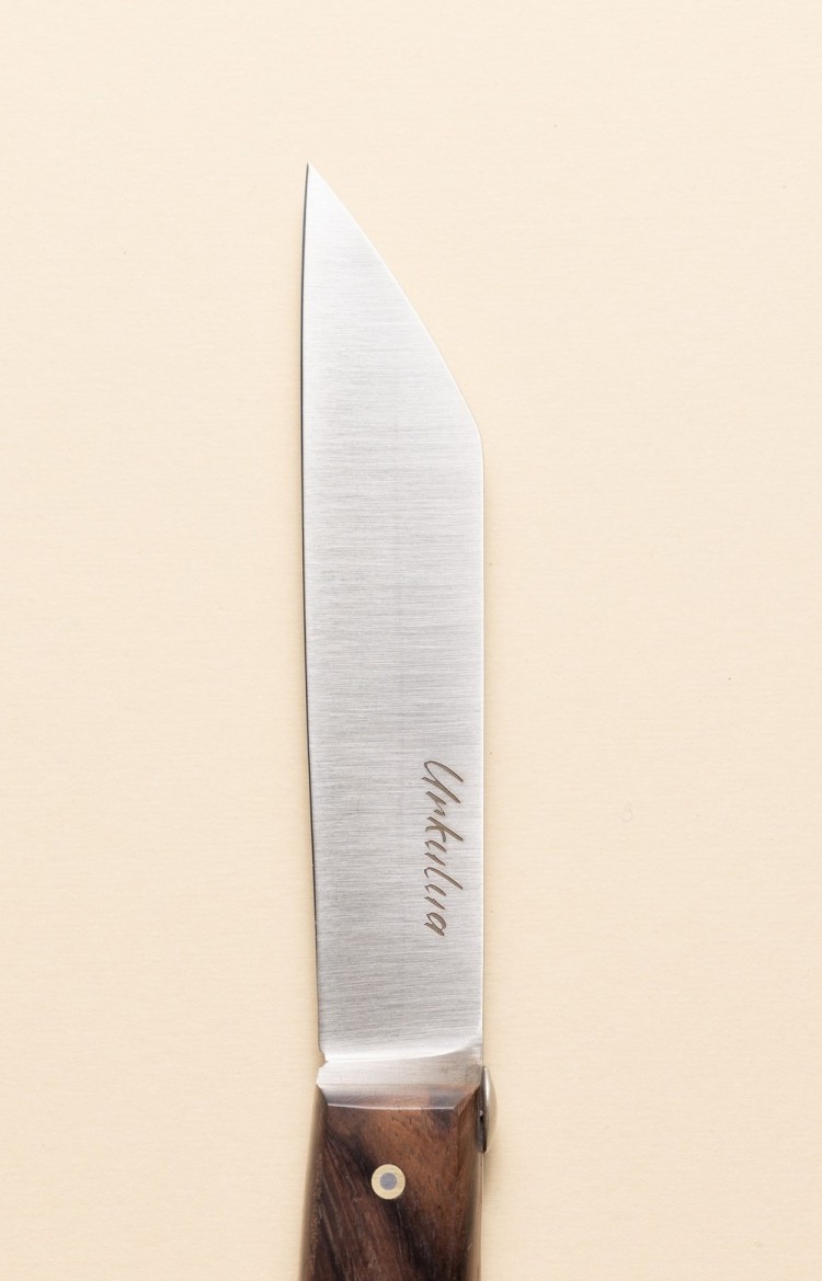 Photo de la lame du couteau Urkulua de table, couteau des bergers basques