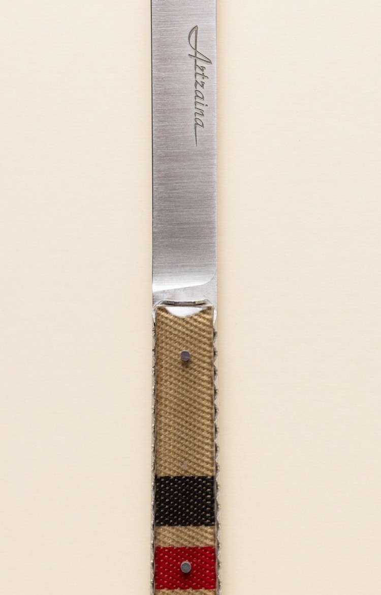 Artzaina, couteau de table haut de gamme et original en linge basque