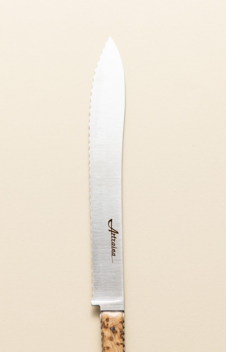Photo de la lame de Artzaina couteau à pain en genévrier