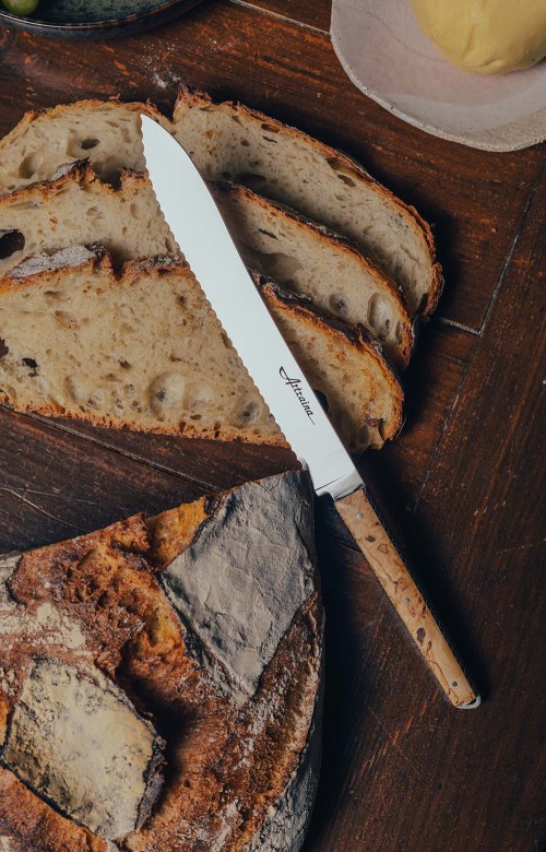 Couteau à pain Artzaina, couteau manche en bois artisanal Basque en bois de bouleau