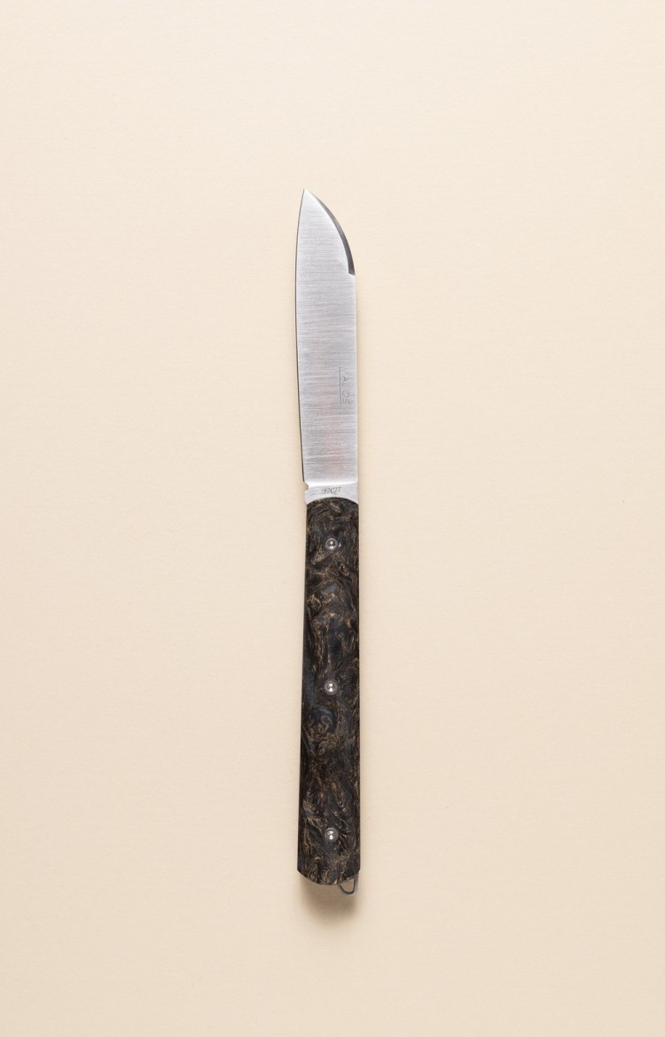 Photo du couteau artisanal l'Alios en fat carbon, lame ouverte