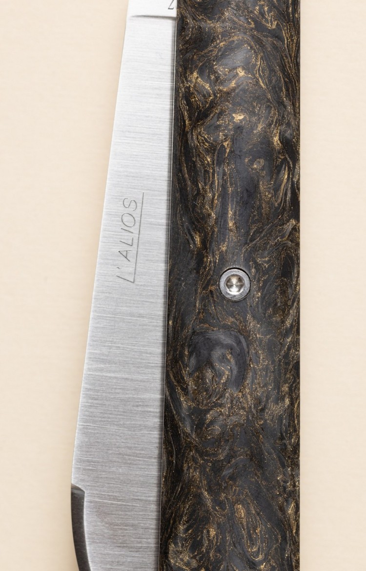 L'Alios, handmade fat carbon knife