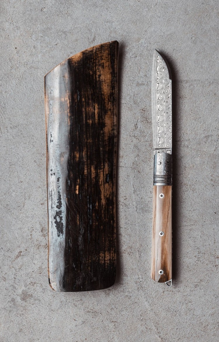 Photo de L'Alios, couteau d'exception en ivoire de mammouth et lame et mitre damas