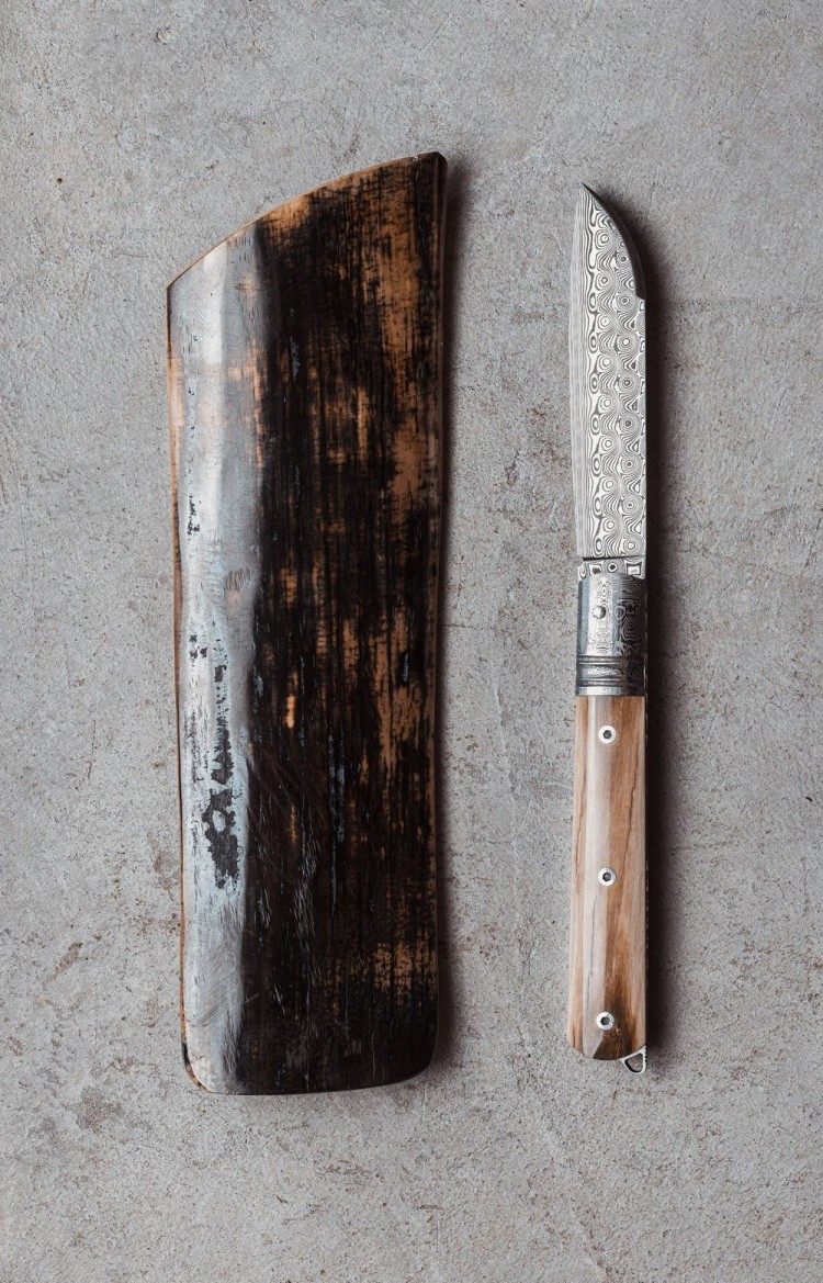 L'Alios, exceptional knife with mammoth ivory handle and damascus blade