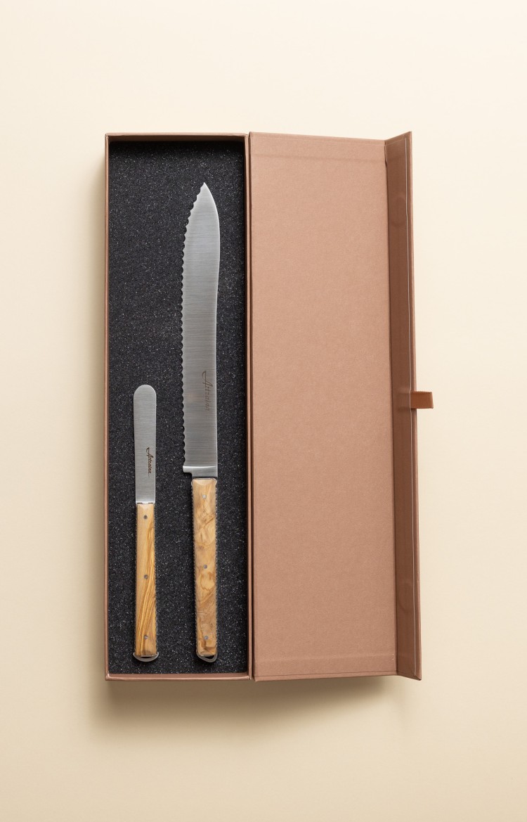 Coffret cadeau couteau à pain et couteau à beurre Artzaina en bois