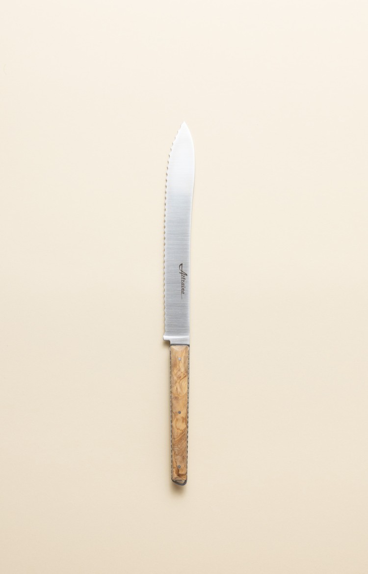 Photo de Artzaina, couteau à pain en olivier