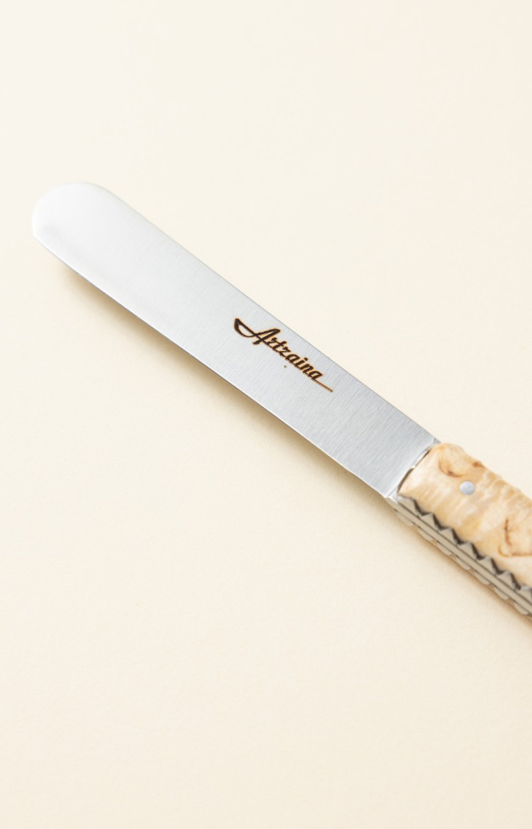 Photo de la lame de Artzaina, couteau à beurre en bouleau