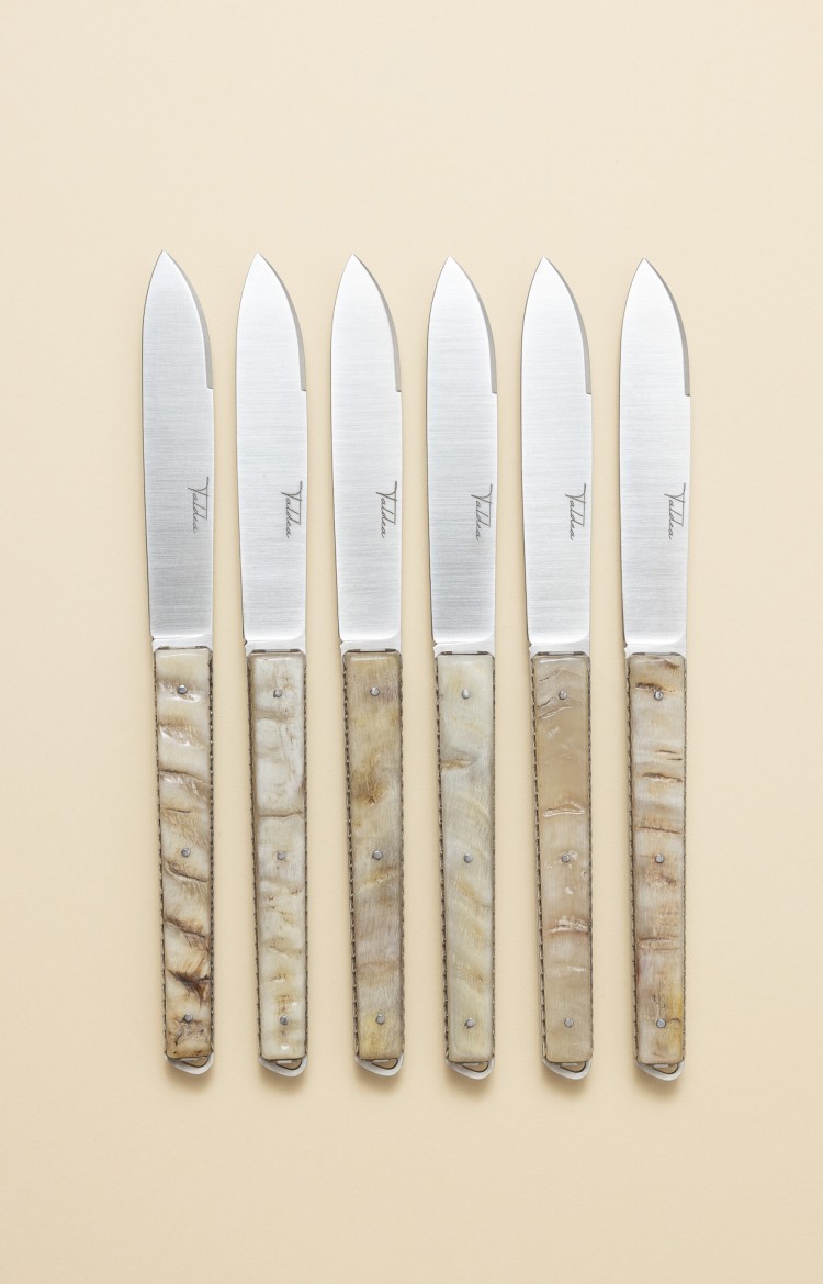 Photo de 6 Taldea, couteaux de table en corne de bélier