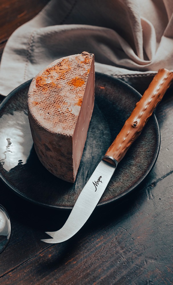 Couteau à fromage artisanal : bois noble & fait main au Pays Basque
