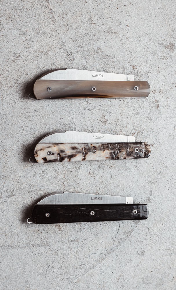 Couteau pliant artisanal + 30 modèles pliants haut de gamme